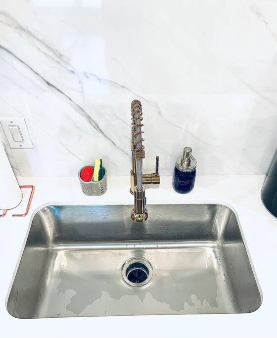 Luxe Travel Retreat Near Deep Ellum Appartement Dallas Buitenkant foto