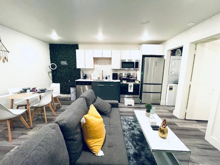 Luxe Travel Retreat Near Deep Ellum Appartement Dallas Buitenkant foto
